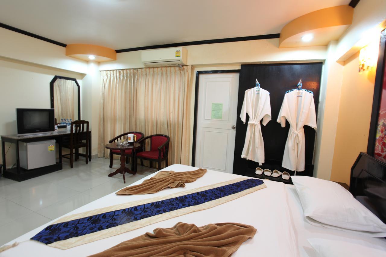 Home Pattaya Hotel Exterior photo