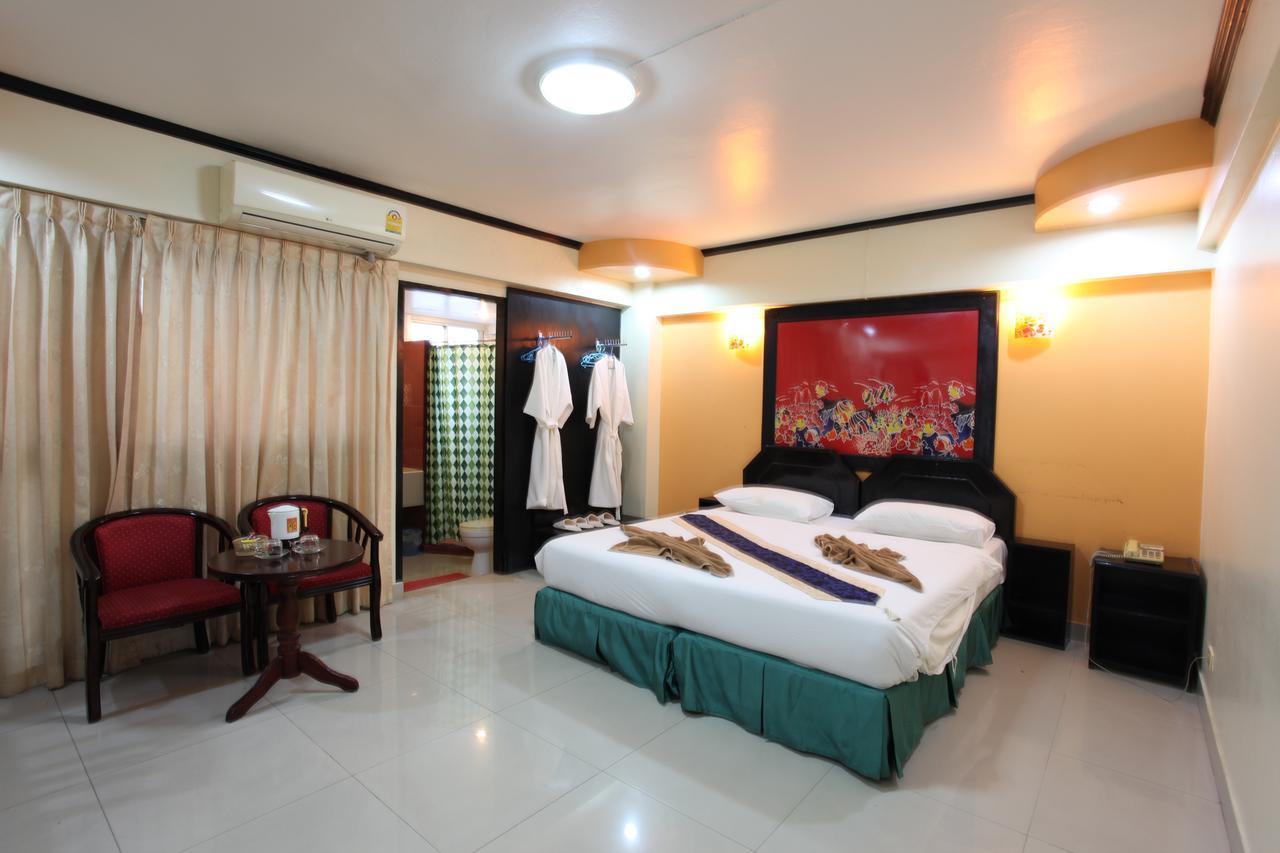 Home Pattaya Hotel Exterior photo