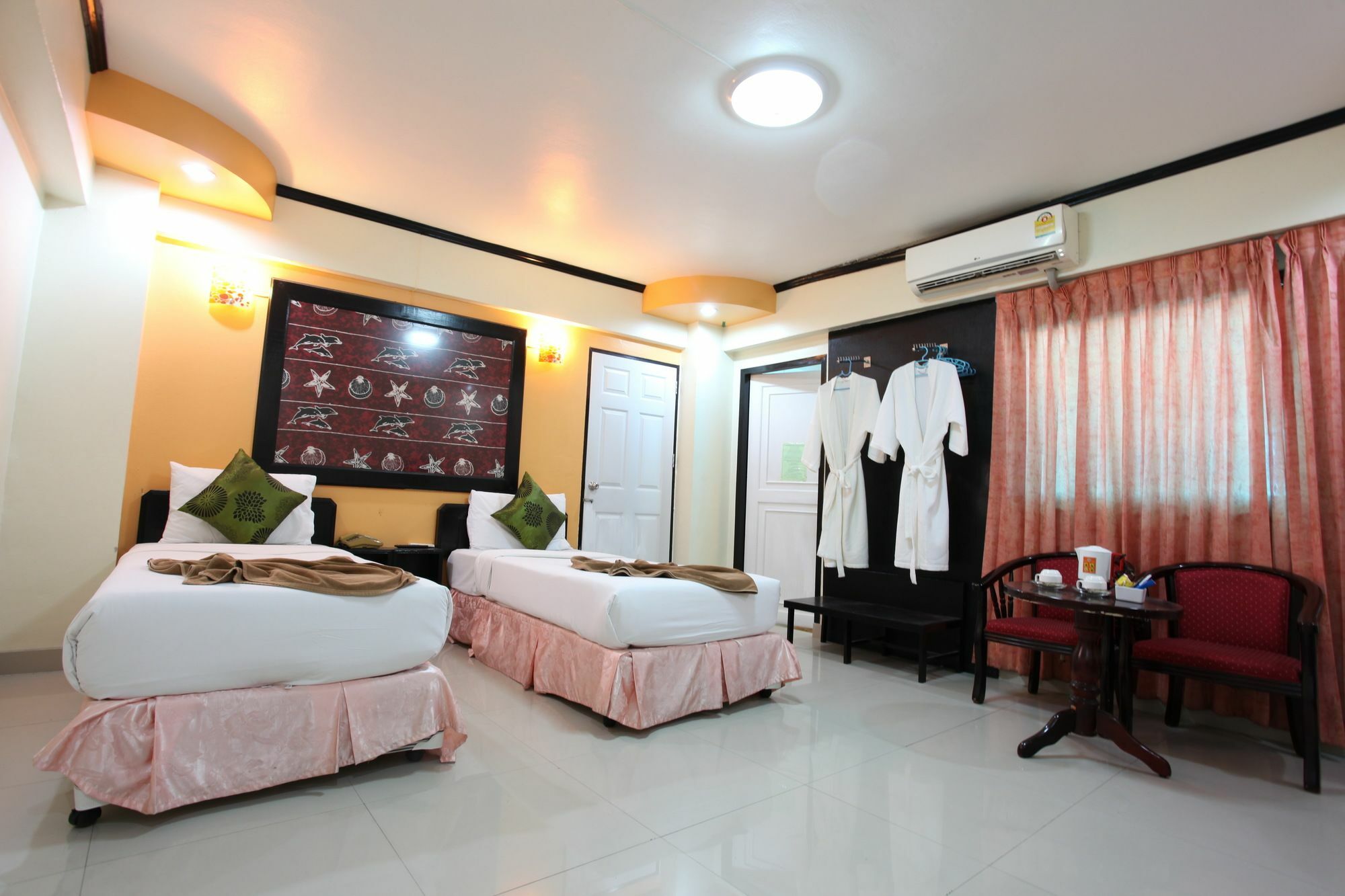 Home Pattaya Hotel Exterior photo