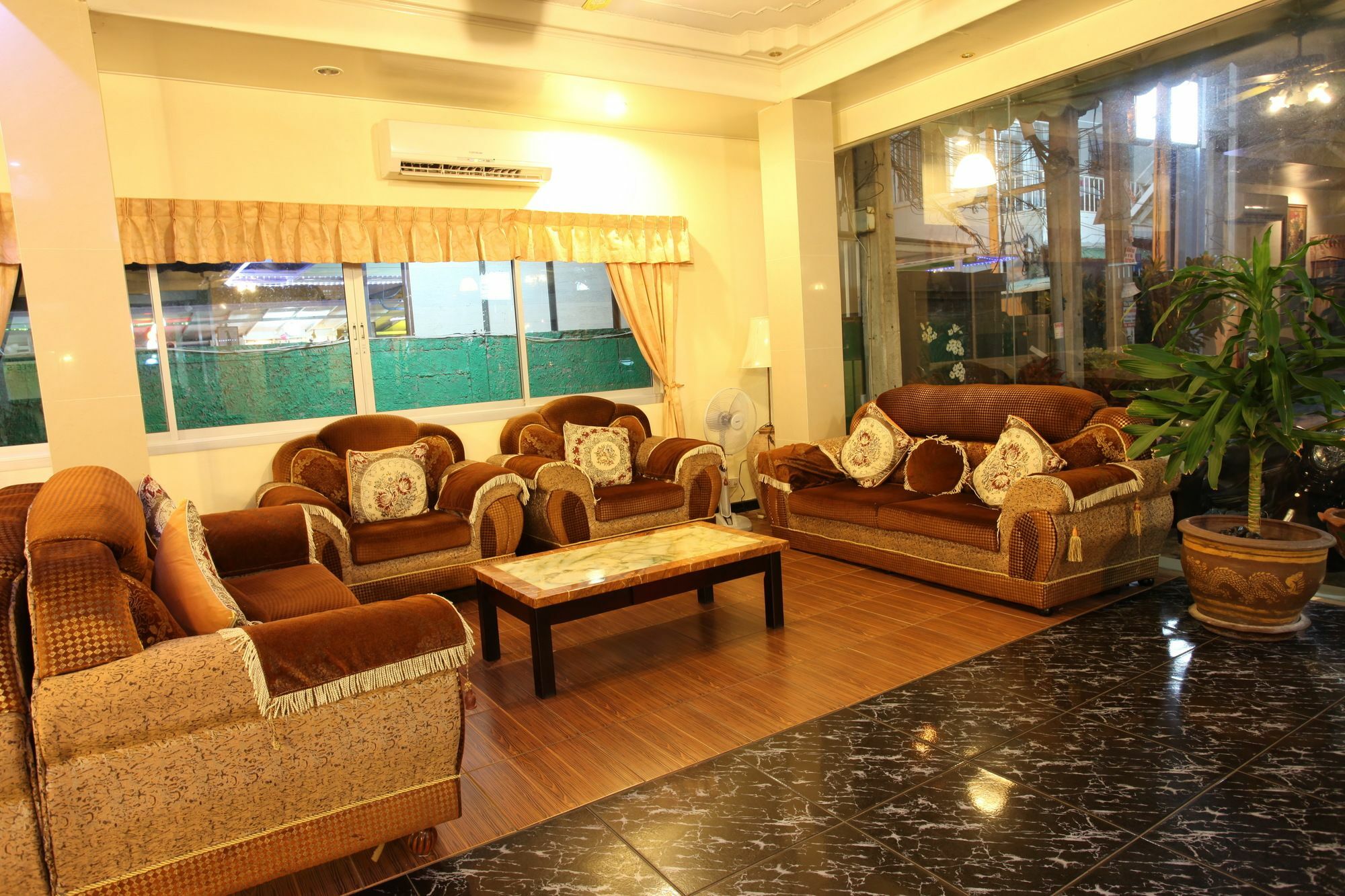 Home Pattaya Hotel Exterior photo