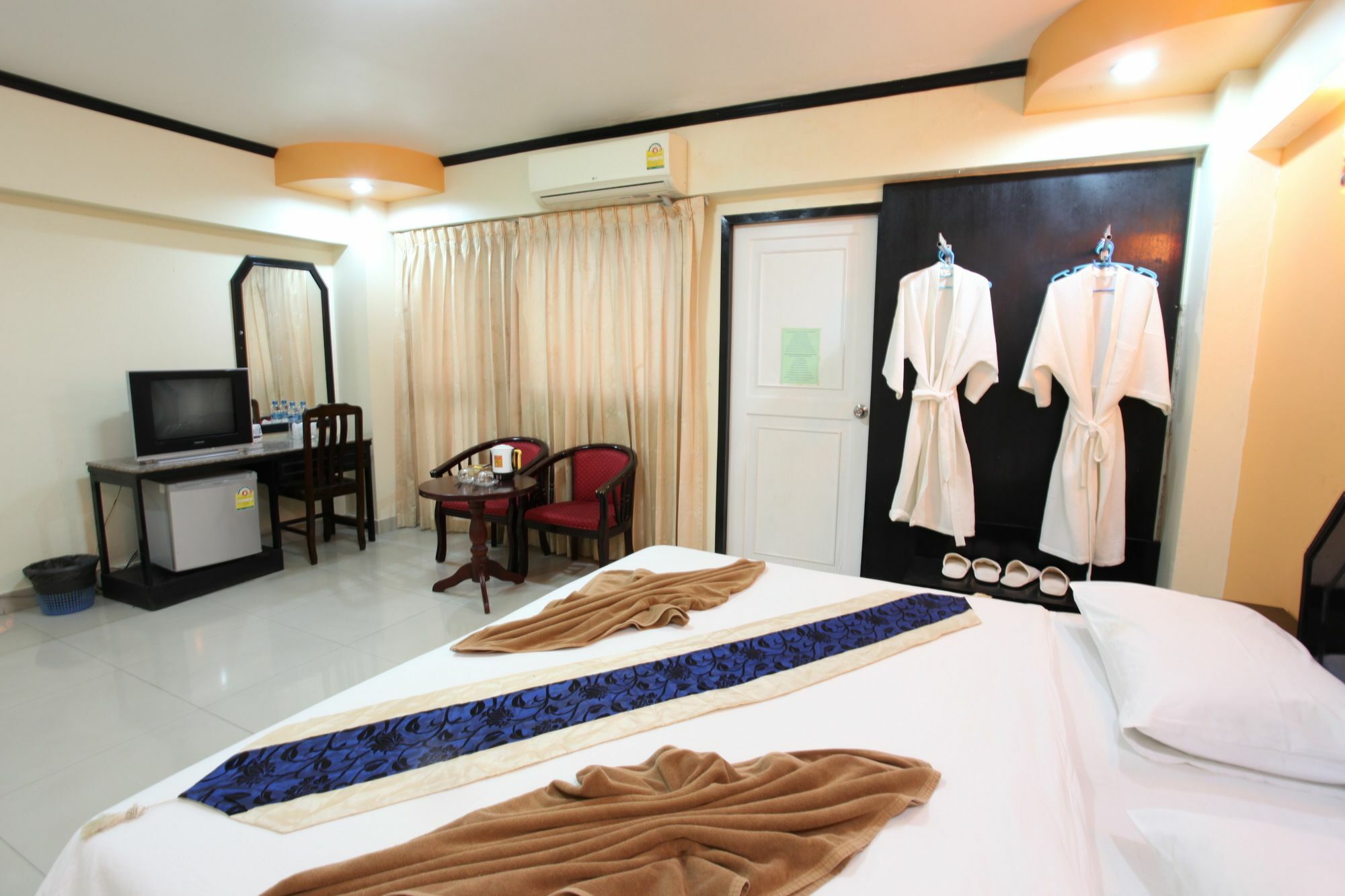 Home Pattaya Hotel Exterior photo